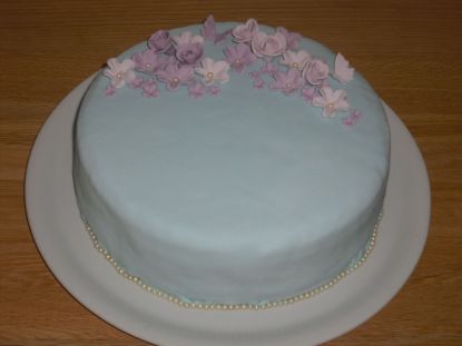 Blomster kage i lilla/blå nuancer